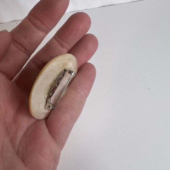 Mother of Pearl Seashell Brooch Pin Round Circle Hummingbird Bird - Picture 4 of 7